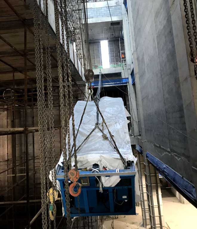 海軍博物館改擴建扶梯設(shè)備吊裝現(xiàn)場